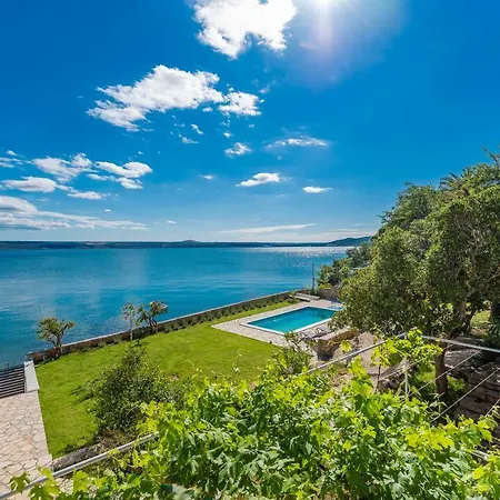 Maslenica Nyaraló *