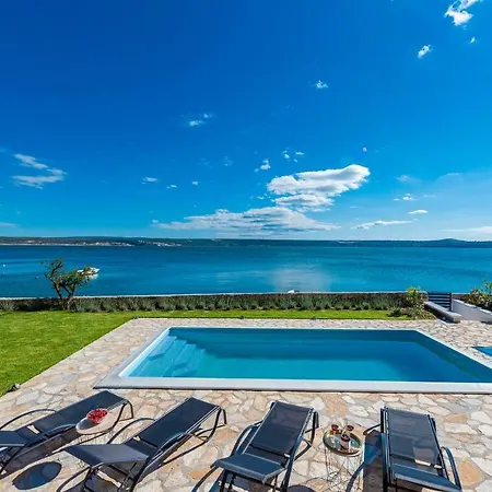 Maslenica Tatil Evi *